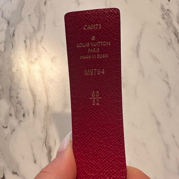 Authentic Louis Vuitton LV Initiales 30mm Reversible Belt - Size 32 - Picture 3 of 4